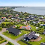 בית נופש Fin - 150m From The Sea By Interhome